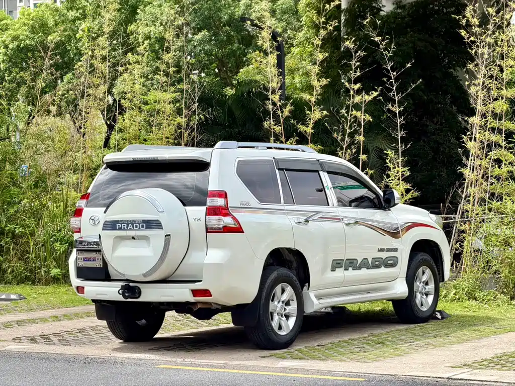 Toyota Land Cruiser Prado 2016 2.7L 7 мест