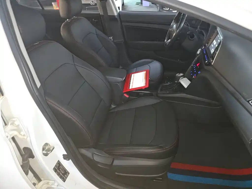 Hyundai Elantra — миниатюра 25