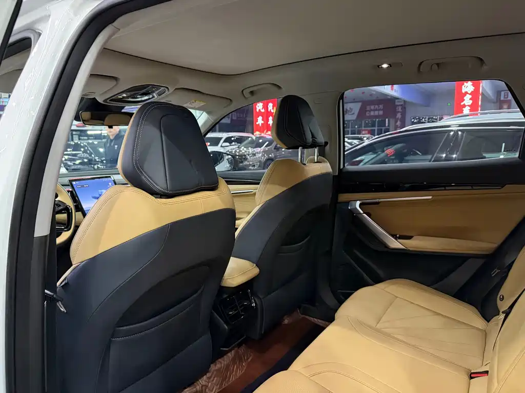 Geely Boyue L — миниатюра 12