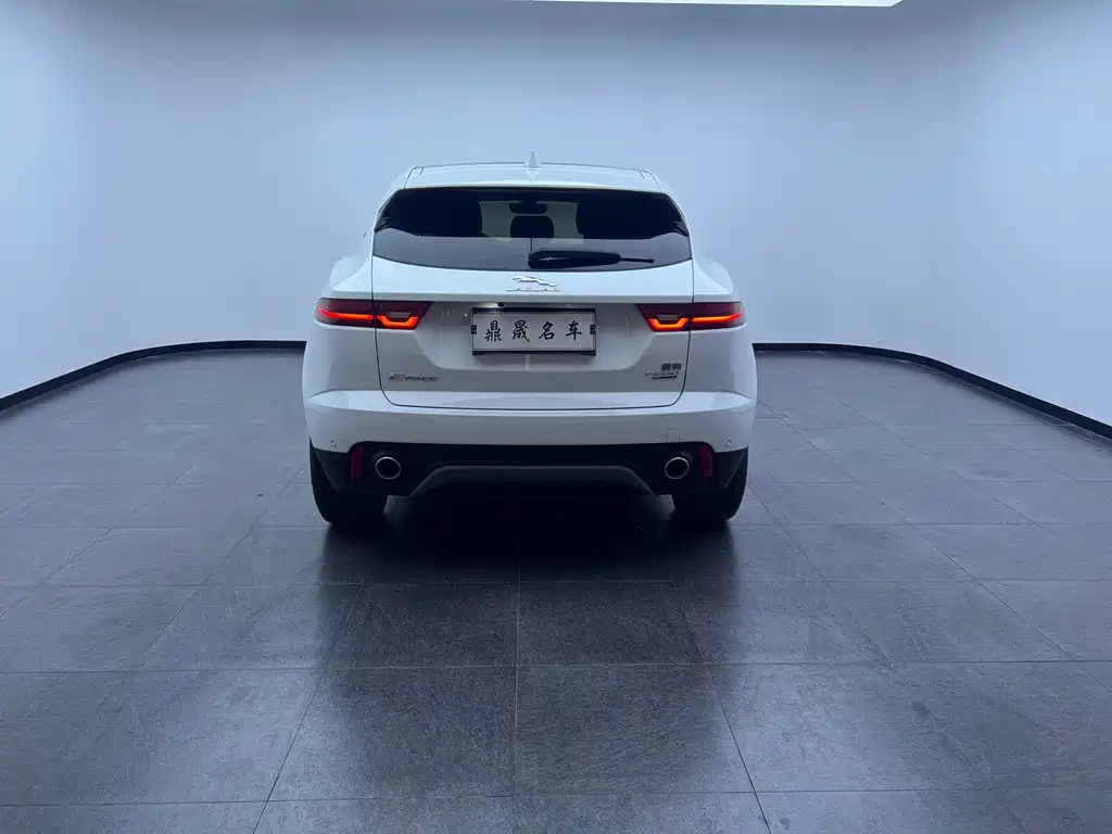 Jaguar E-PACE — миниатюра 11