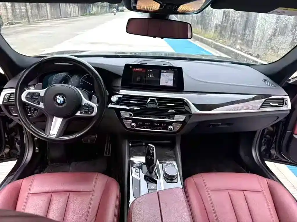 BMW 5 Series — миниатюра 9