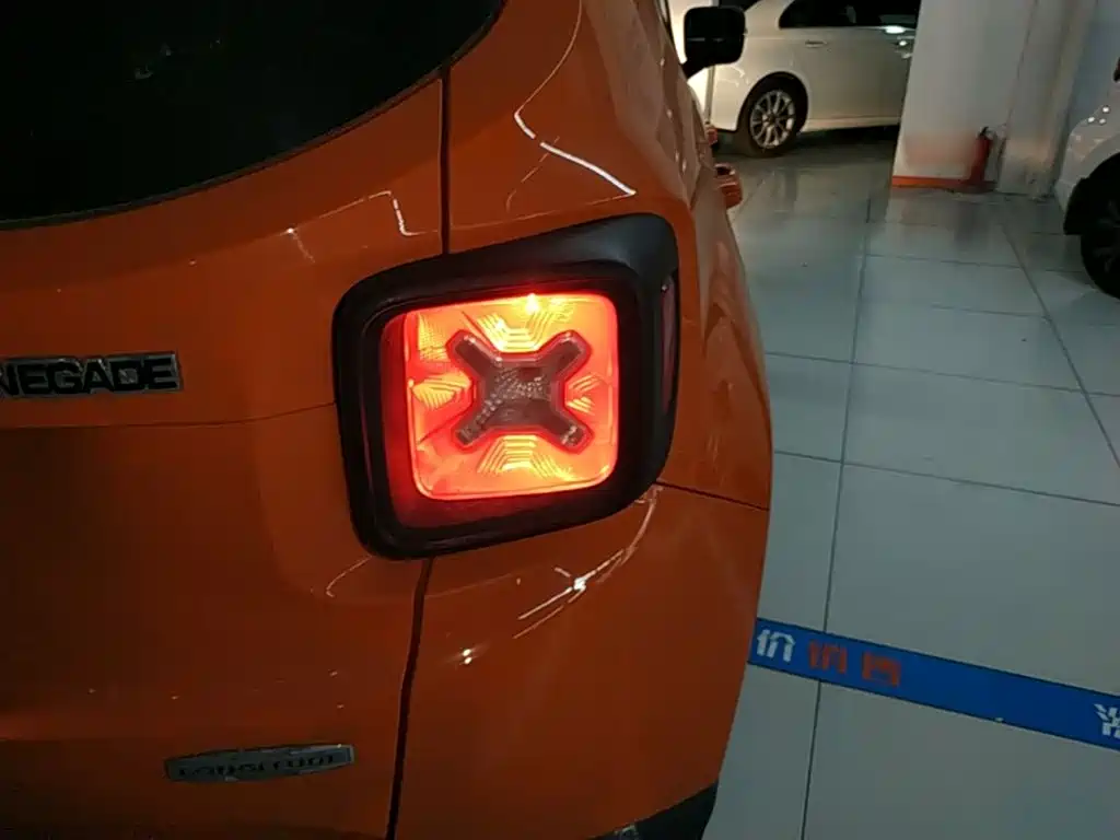Jeep Renegade — миниатюра 8