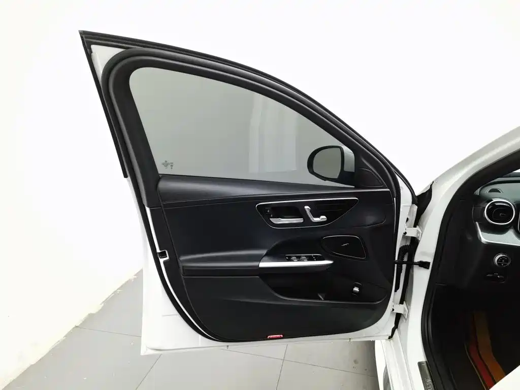 Mercedes-Benz C-Class — миниатюра 8