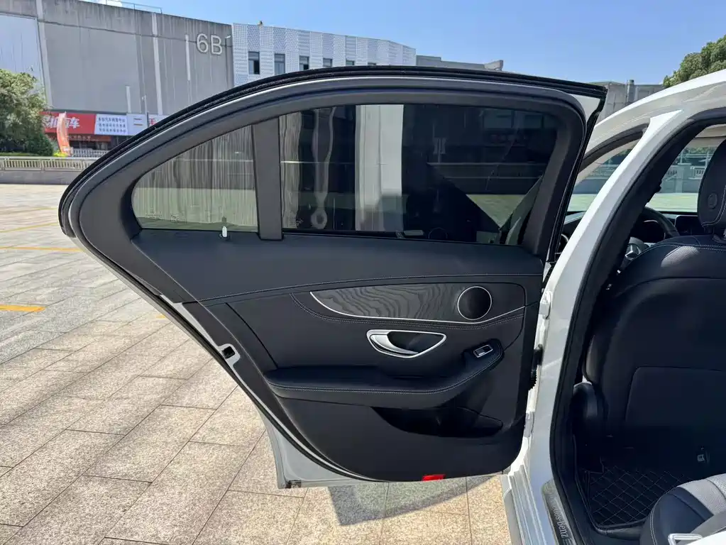 Mercedes-Benz C-Class — миниатюра 14