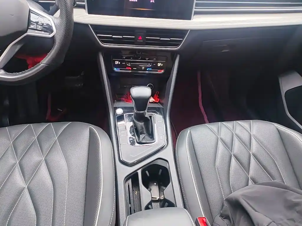 Volkswagen Tiguan L — миниатюра 14