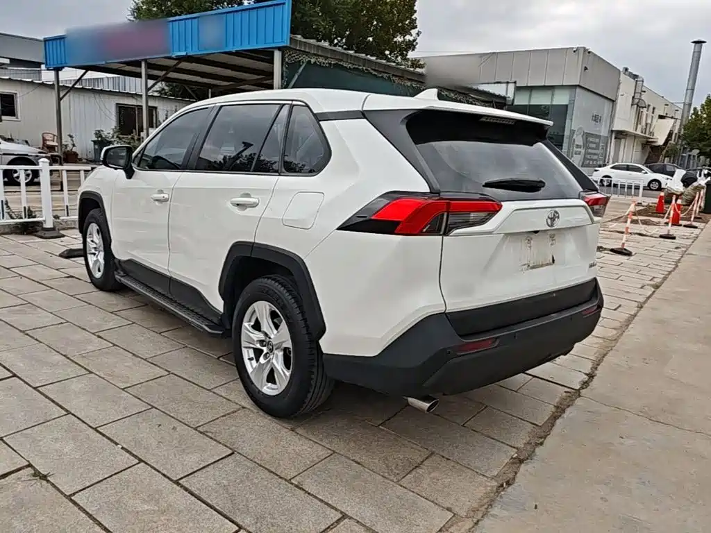 Toyota RAV4 — миниатюра 5