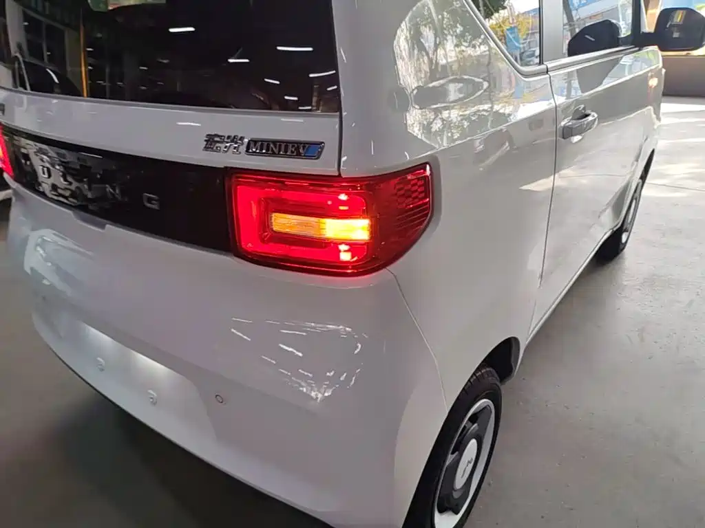 Wuling MINIEV — миниатюра 8