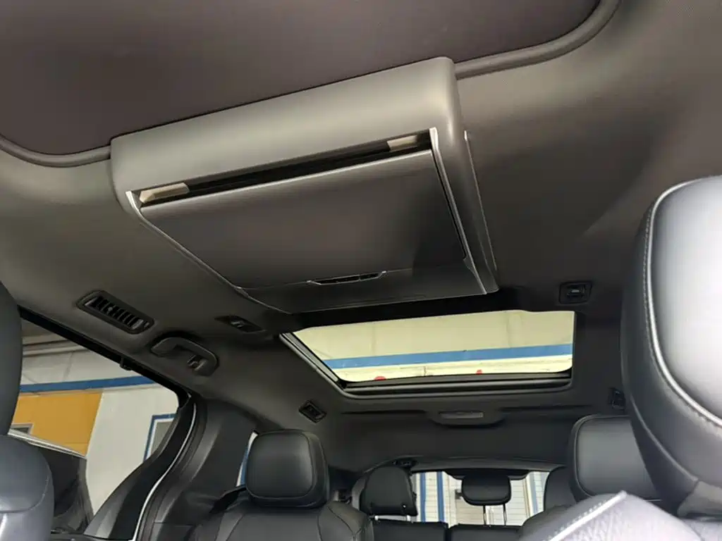 Toyota Granvia — миниатюра 16