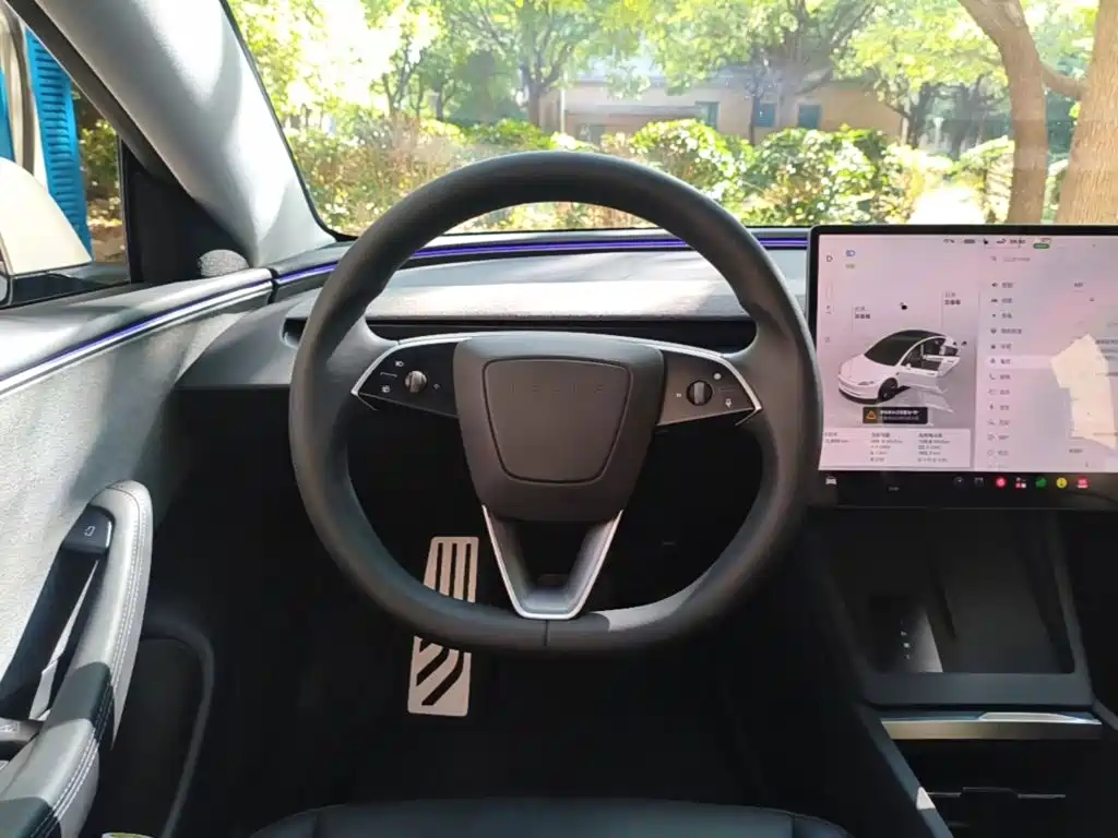 Tesla Model 3 — миниатюра 7