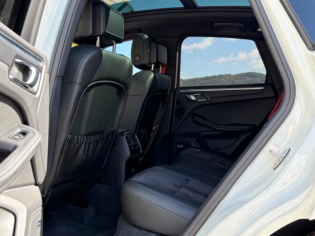 Porsche Macan — миниатюра 5