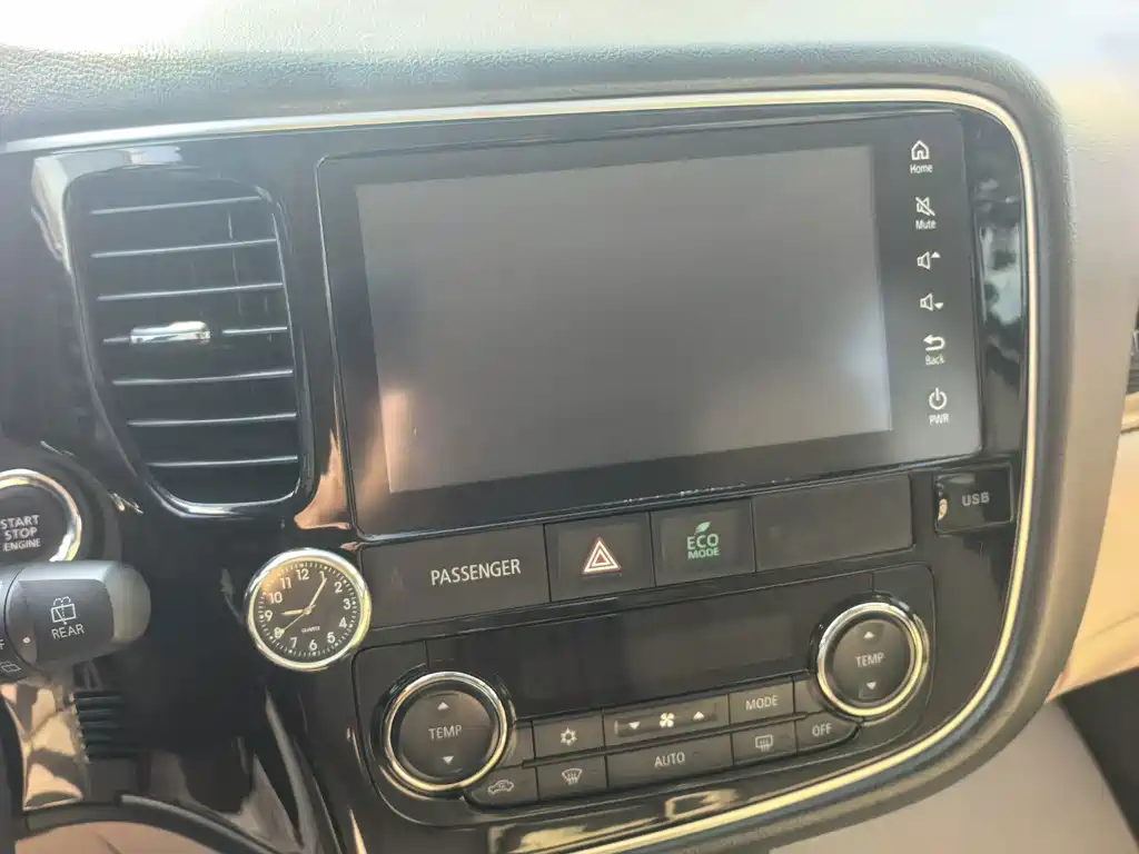 Mitsubishi Outlander — миниатюра 10