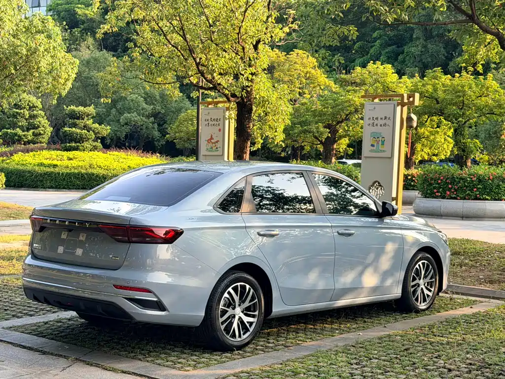 Geely Emgrand — миниатюра 4