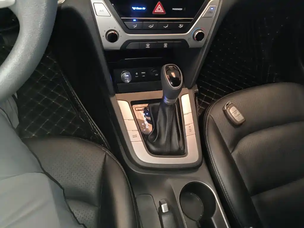 Hyundai Elantra — миниатюра 14