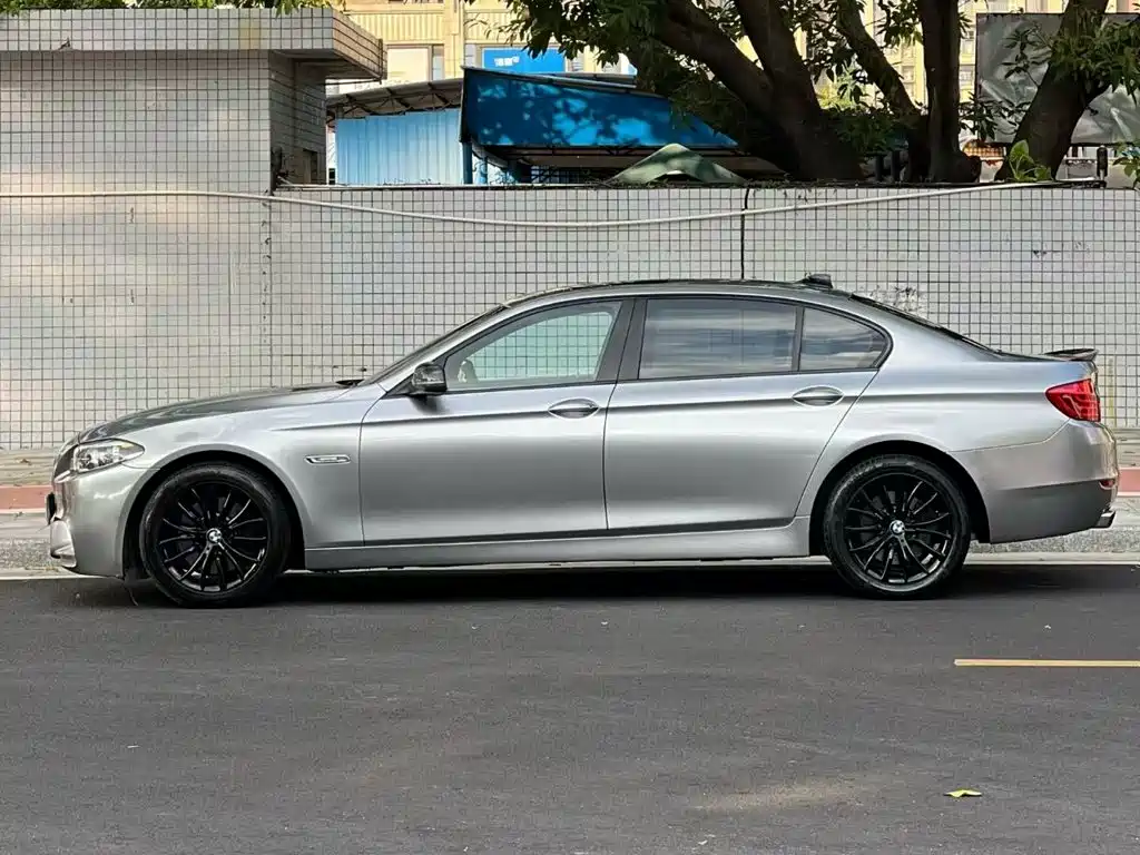 BMW 5 Series — миниатюра 4