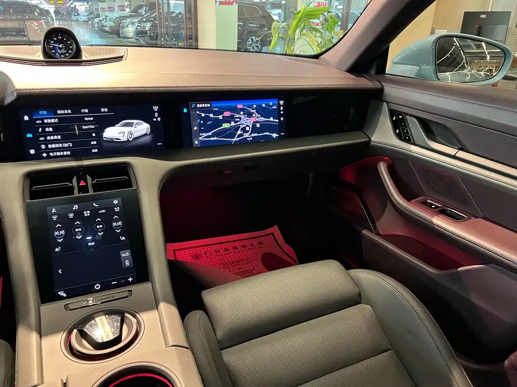 Porsche Taycan — миниатюра 22