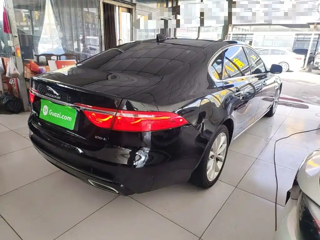 Jaguar XFL — миниатюра 7