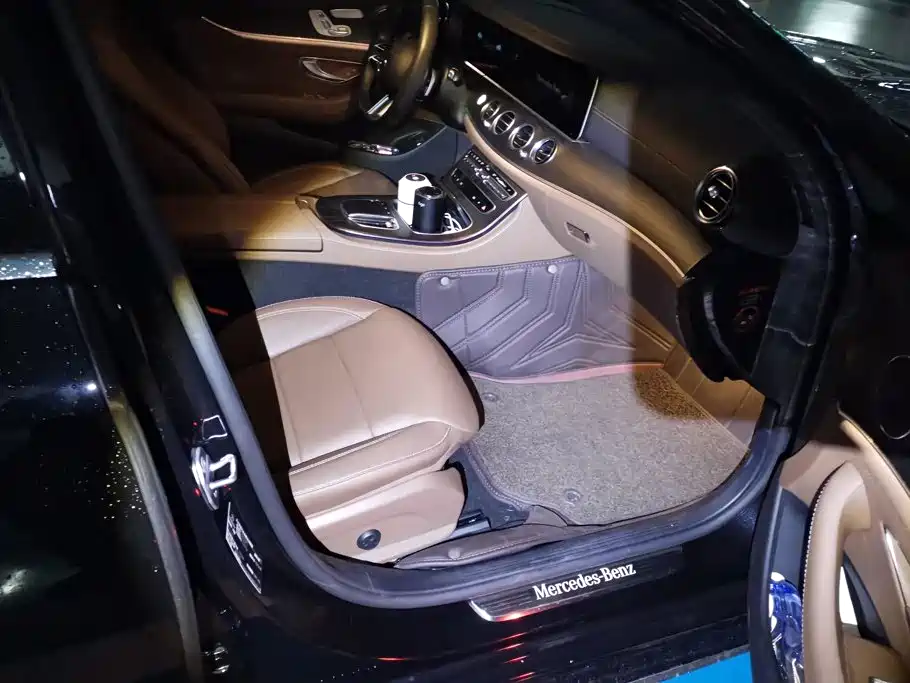 Mercedes-Benz E-Class — миниатюра 8