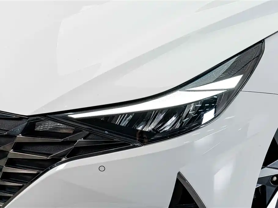 Hyundai Elantra — миниатюра 4