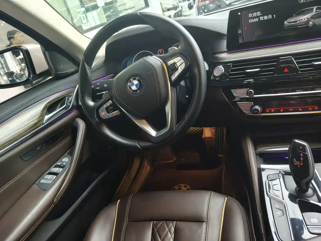 BMW 5 Series — миниатюра 4