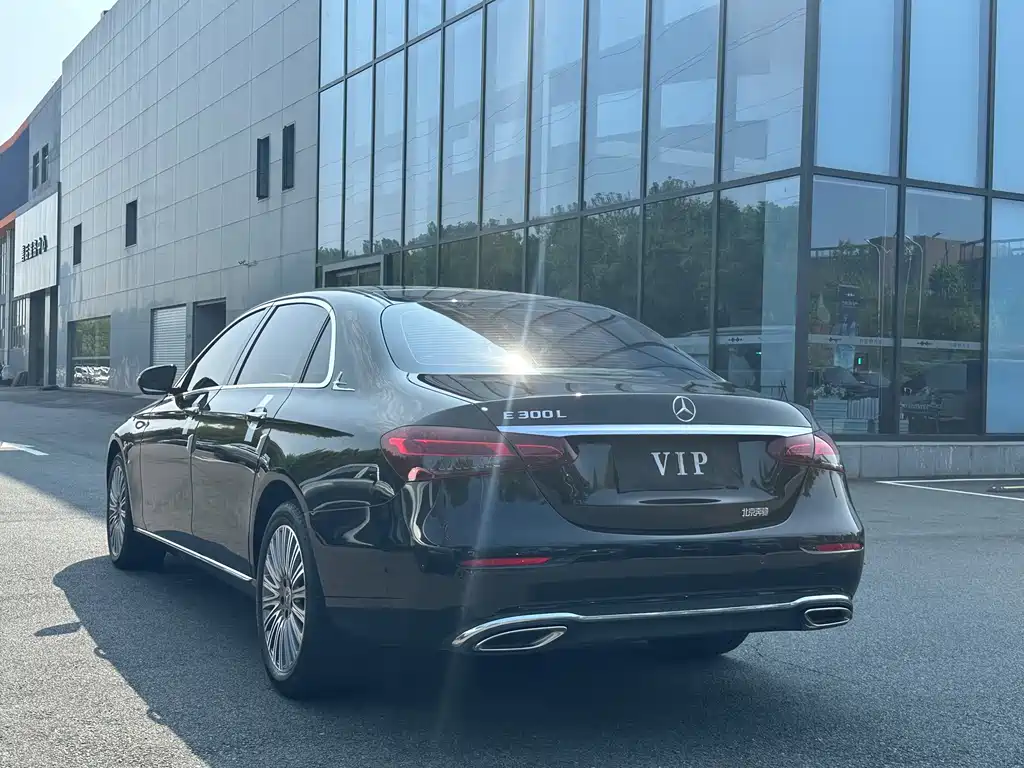 Mercedes-Benz E-Class — миниатюра 16