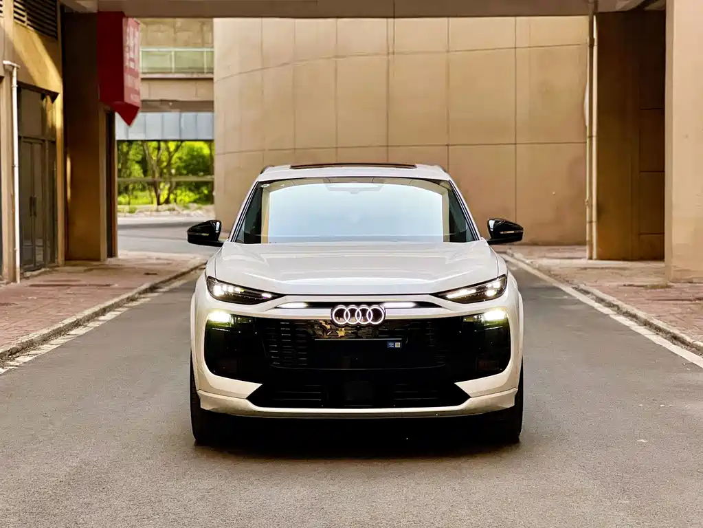 Audi Q6L e-tron — миниатюра 2