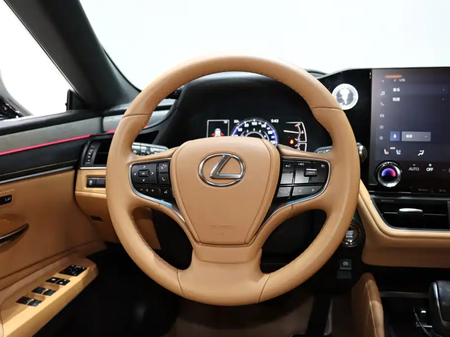 Lexus ES — миниатюра 12