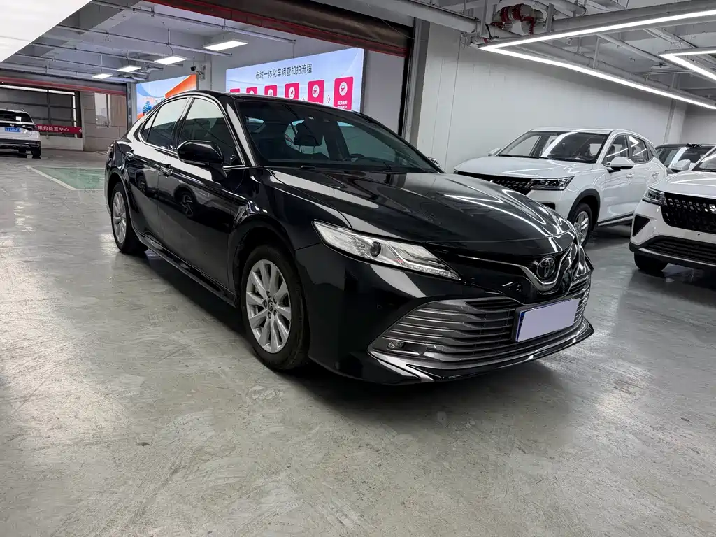 Toyota Camry — миниатюра 3