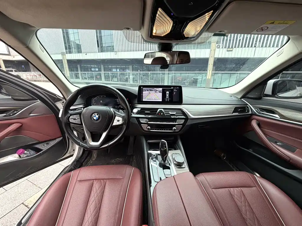 BMW 5 Series — миниатюра 5