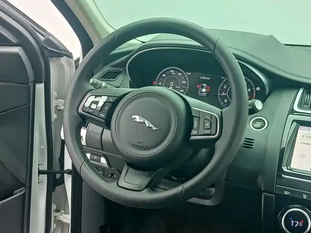 Jaguar E-PACE — миниатюра 13