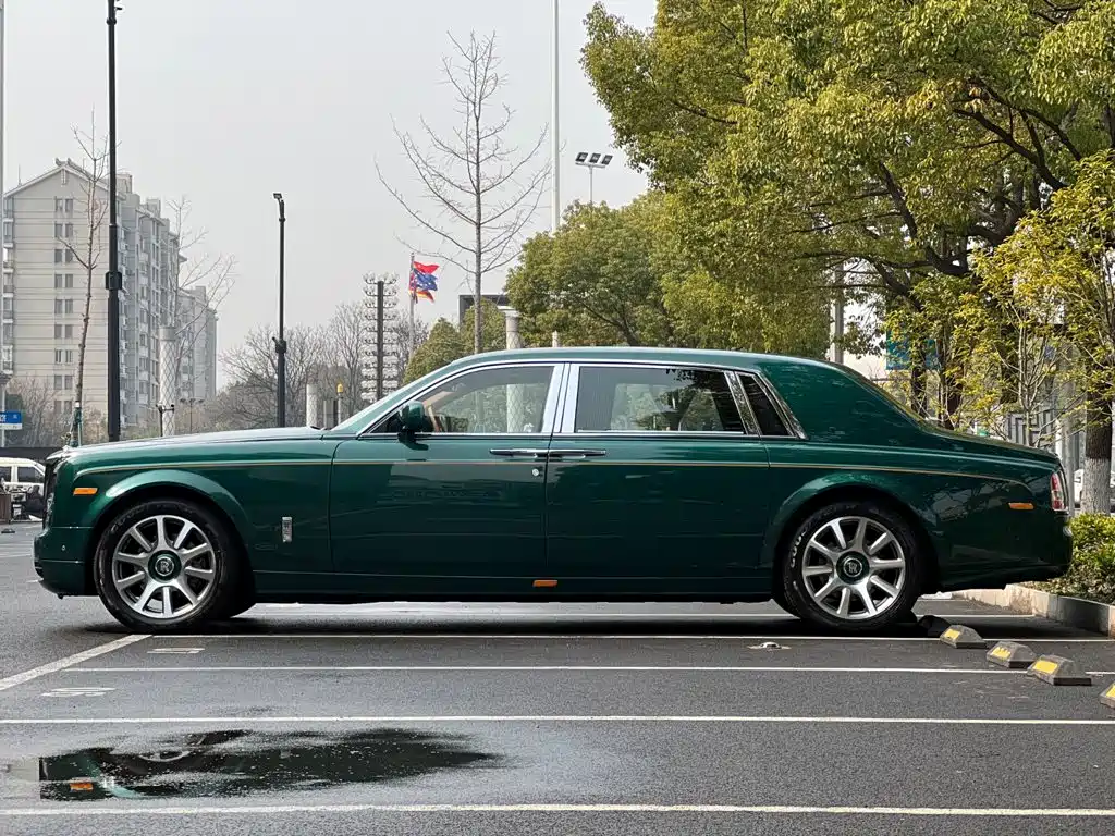 Rolls-Royce Phantom — миниатюра 7