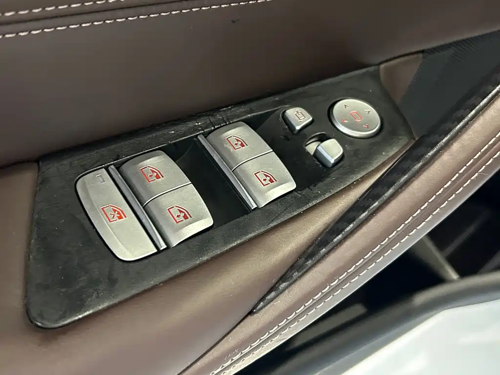 BMW 5 Series — миниатюра 6