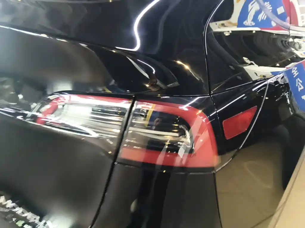 Tesla Model Y — миниатюра 8