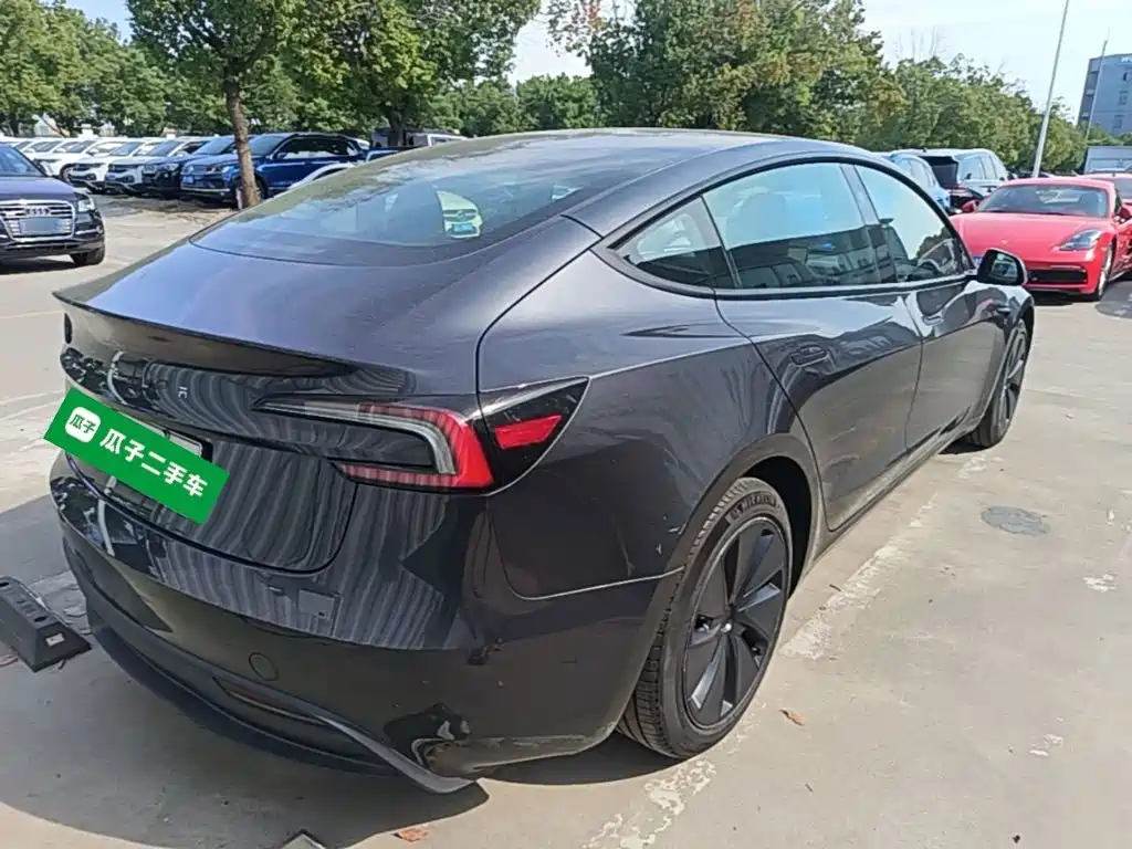 Tesla Model 3 — миниатюра 7