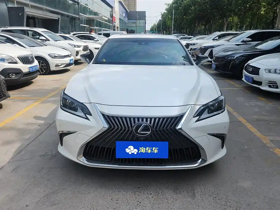 Lexus ES 2020 200