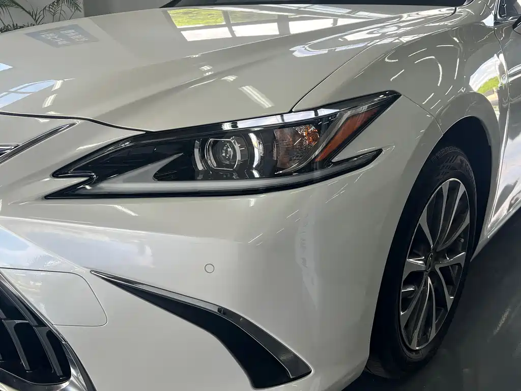 Lexus ES — миниатюра 11