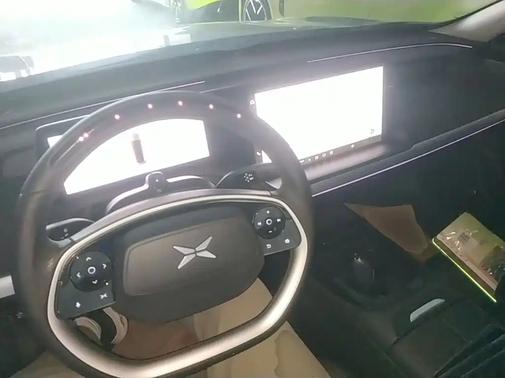 XPeng P7 — миниатюра 10