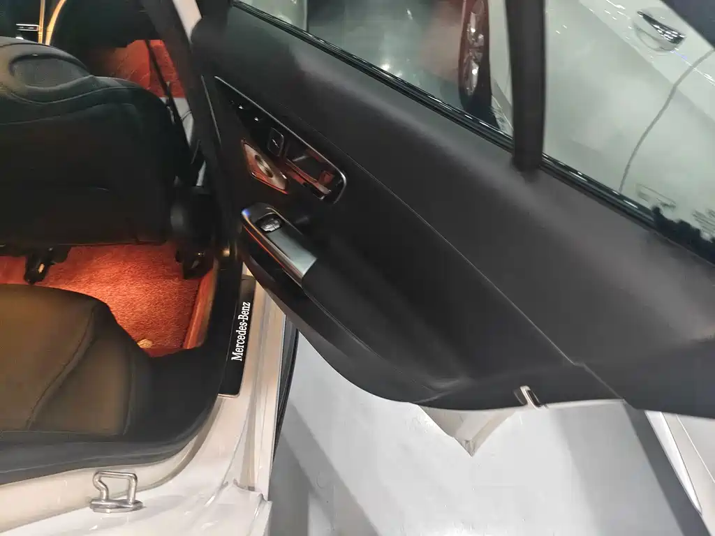 Mercedes-Benz C-Class — миниатюра 11