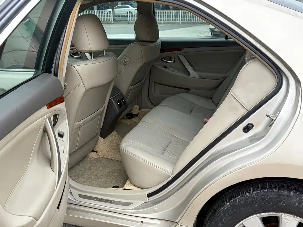 Toyota Camry — миниатюра 6