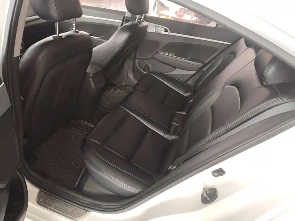 Hyundai Elantra — миниатюра 17