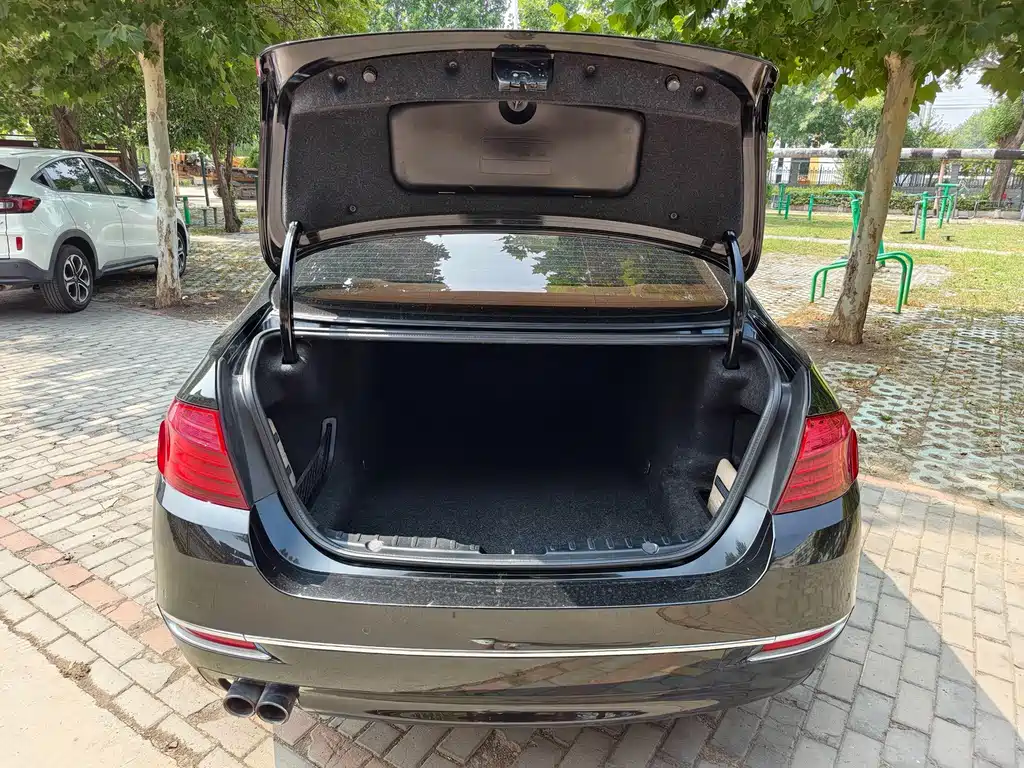 BMW 5 Series — миниатюра 14