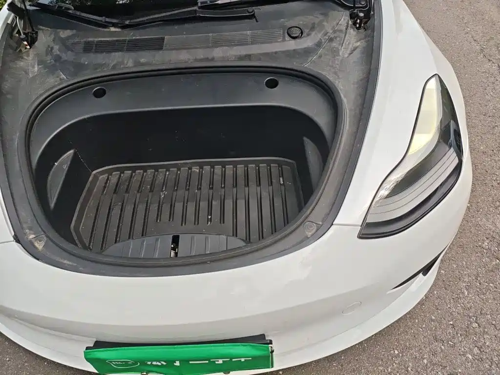 Tesla Model 3 — миниатюра 21