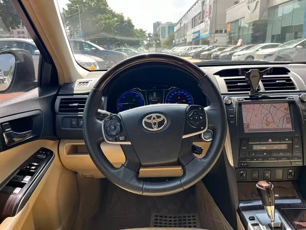 Toyota Camry — миниатюра 7