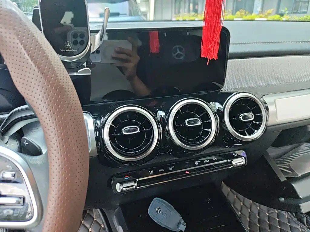 Mercedes-Benz GLB — миниатюра 9