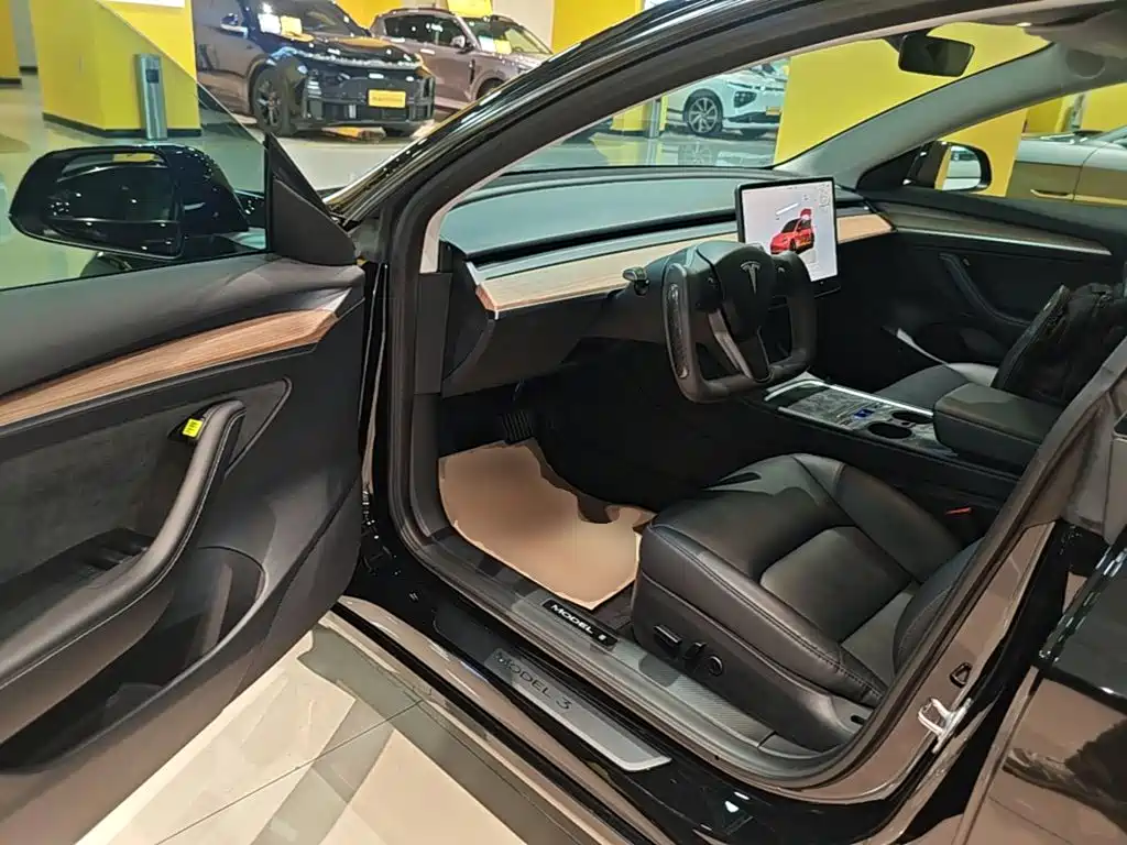 Tesla Model 3 — миниатюра 16