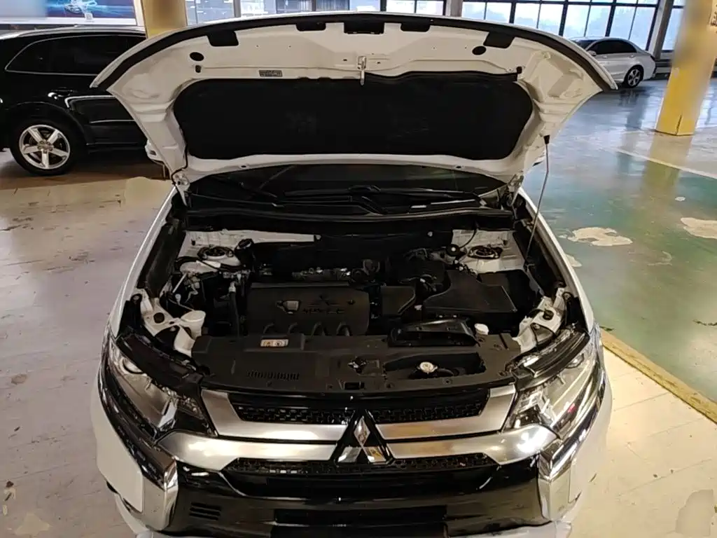 Mitsubishi Outlander — миниатюра 20