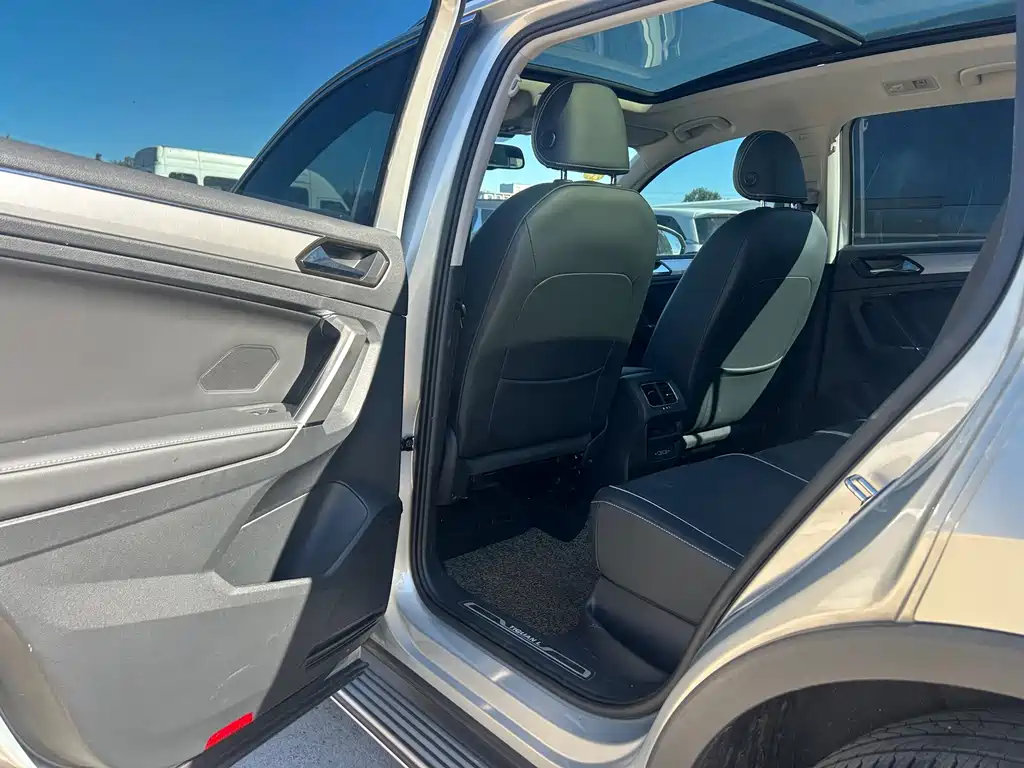 Volkswagen Tiguan L — миниатюра 16
