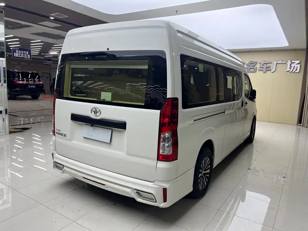 Toyota Hiace — миниатюра 9