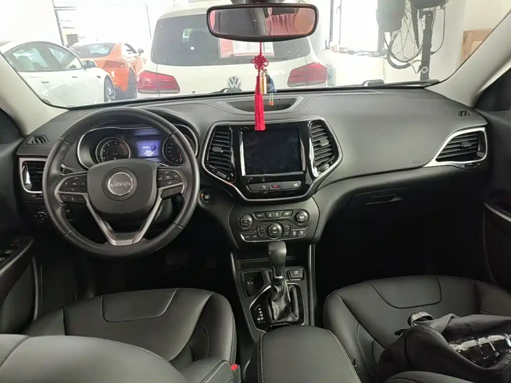 Jeep Cherokee — миниатюра 10
