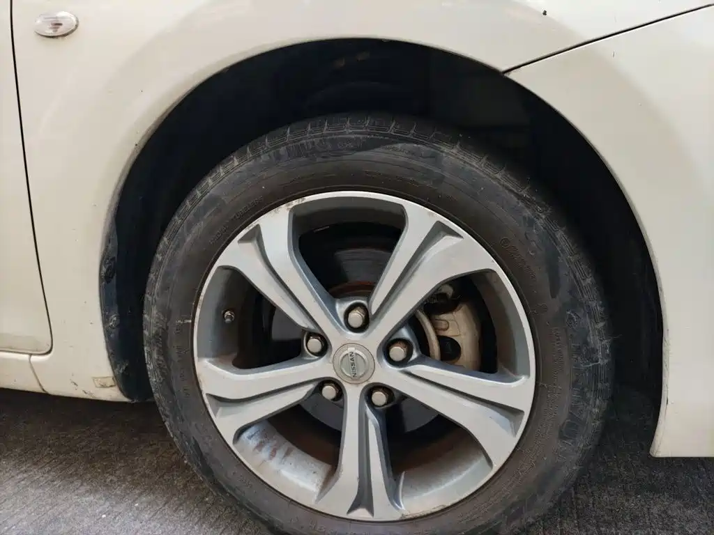 Nissan Tiida — миниатюра 8
