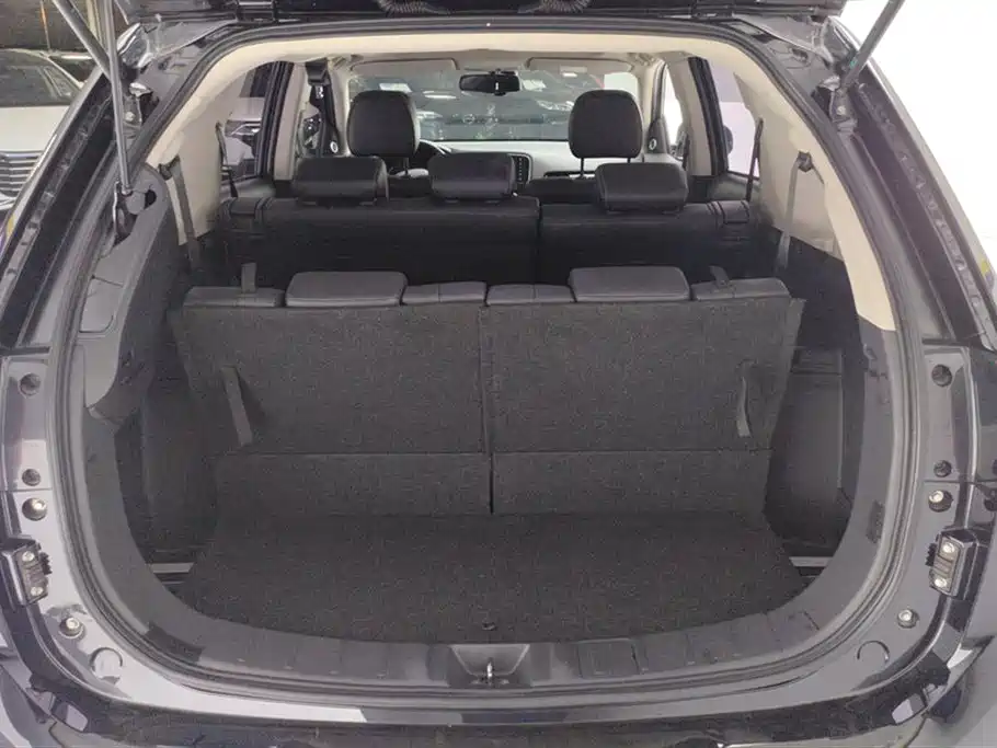 MITSUBISHI OUTLANDER